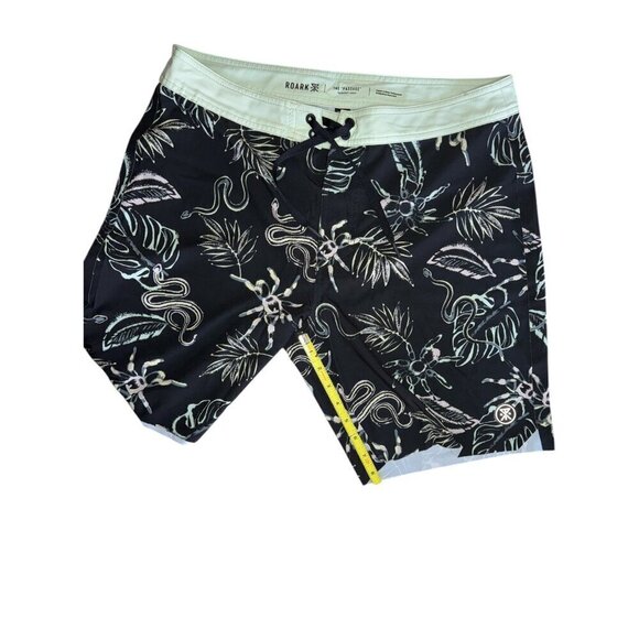 Roark Passage Primo Tropakill Mens 8 Inch Boardshorts Tropical Pattern Size 34 - Picture 7 of 7